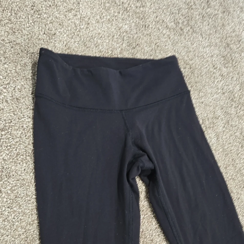 Lululemon Cropped Low Rise Black Leggings Size 2
